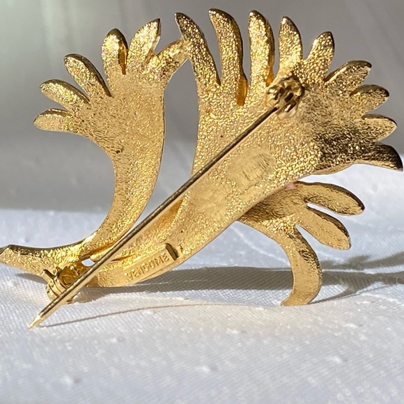 Vintage Designer Vendome Flower Gold Tone Brooch Pin - Picture 10 of 16